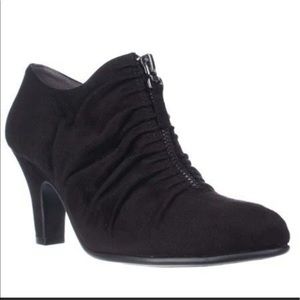 Aerosole Memory Foam Zip Front Booties 9 New